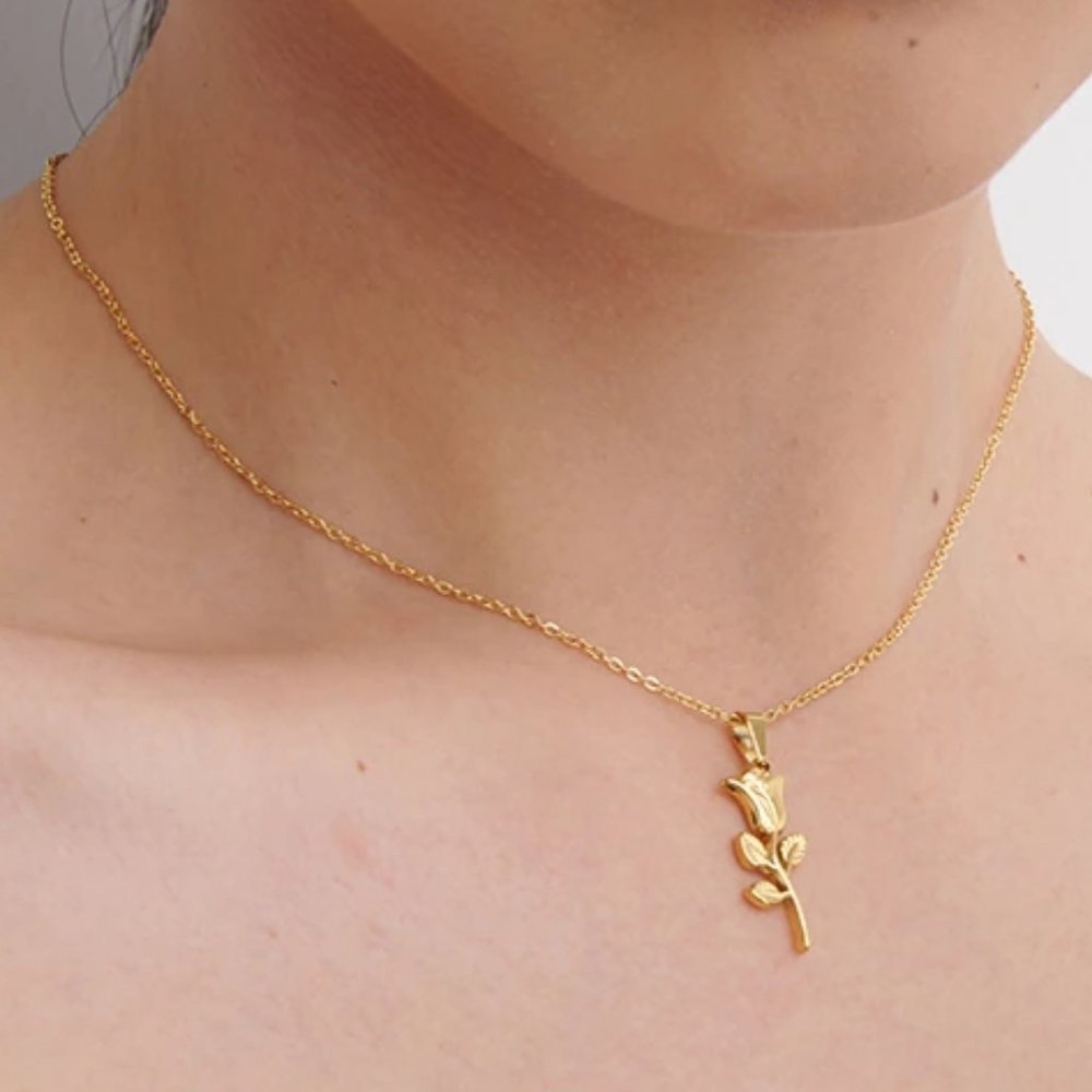New 18K Gold Plated Rose Flower Leaf Necklace - Picture 2 of 7